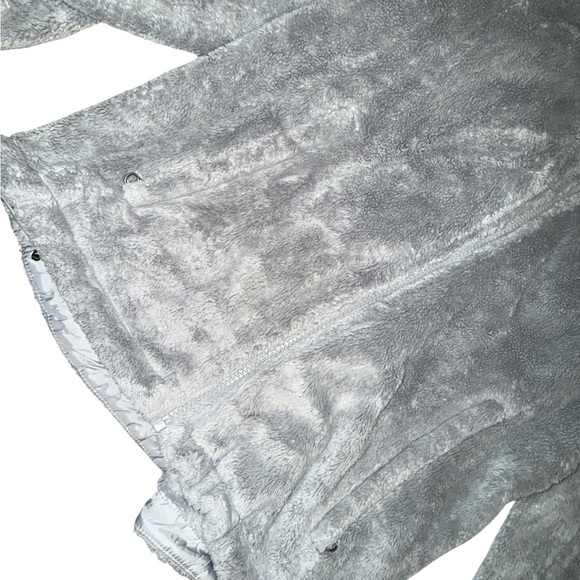 The North Face Women's Soft Gray Teddy Jacket - Picture 4 of 10